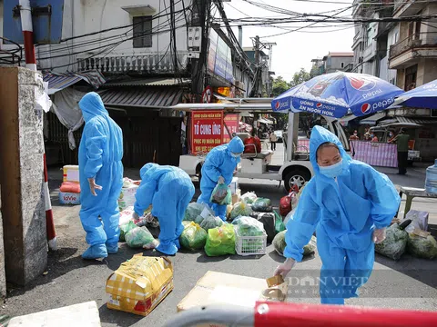 Những hình ảnh ấm áp và lan tỏa tình người trong đại dịch Covid-19