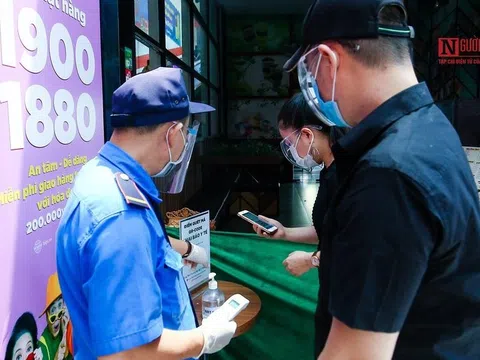 Hà Nội yêu cầu khai báo y tế bằng mã QR với tất cả người ra, vào các chốt kiểm soát dịch COVID-19