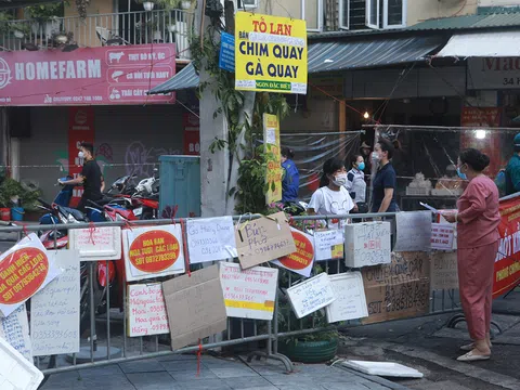 Cảnh mua bán mới lạ tại “khu chợ nhà giàu” Hà Nội