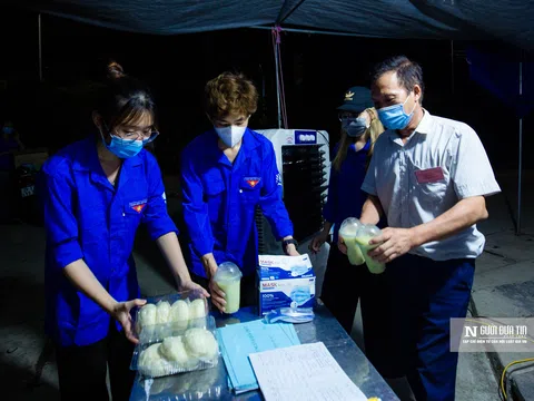 Chuyện của những chiếc áo xanh