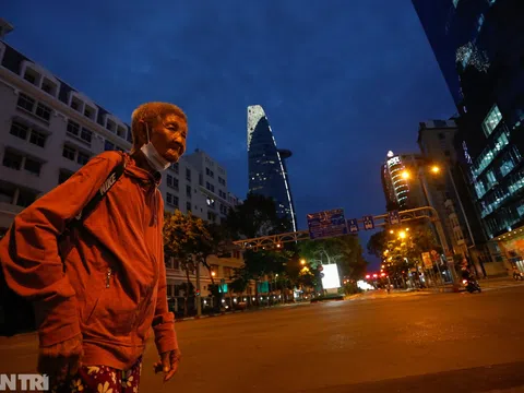 Những mảnh đời lang thang giữa tâm dịch Sài Gòn