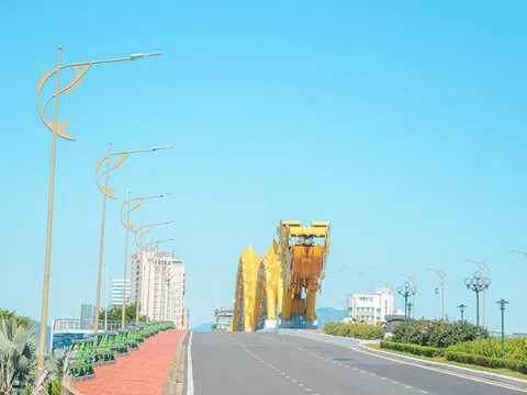 Những con đường "không bóng người" tại Đà Nẵng trong ngày "giới nghiêm"