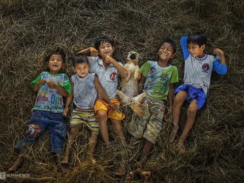 Tuổi thơ của các em bé dân tộc ở Kon Tum