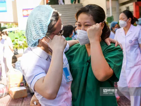 122 thầy thuốc bệnh viện Phụ sản Trung ương vào miền Nam chống dịch