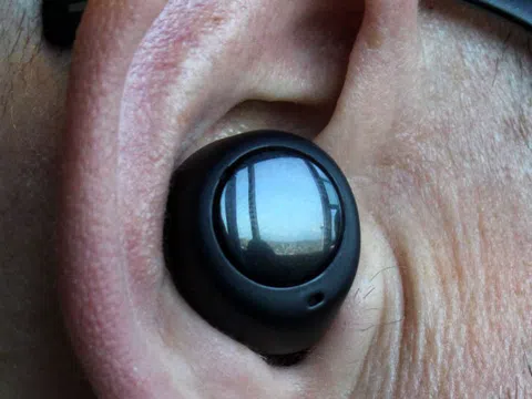 Điện thoại Android có thể bị hack thông qua tai nghe không dây