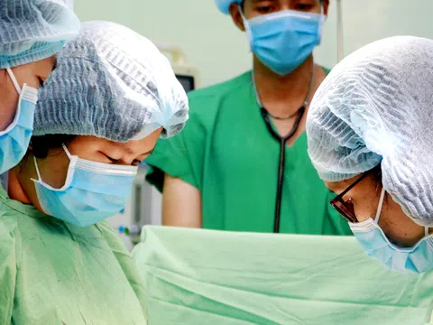 THÀNH PHỐ CẦN THƠ: Hợp lực 2 bệnh viện cấp cứu sản phụ tai biến sản khoa