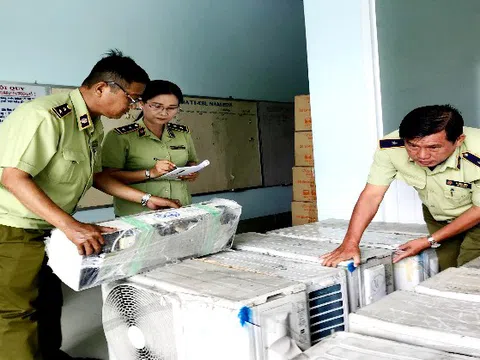 An Giang: Đội Quản lý thị trường số 2 bắt giữ lô điện máy cũ nhập lậu trên bờ kênh Vĩnh Tế