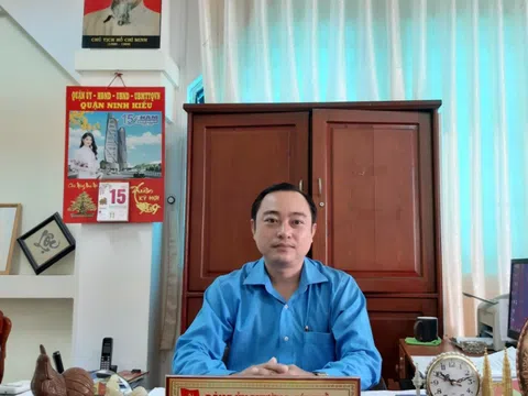 Tiến tới Đại hội Đảng bộ lần XIII: Chính quyền gửi thư chúc mừng khi người dân 'đăng ký khai sinh'