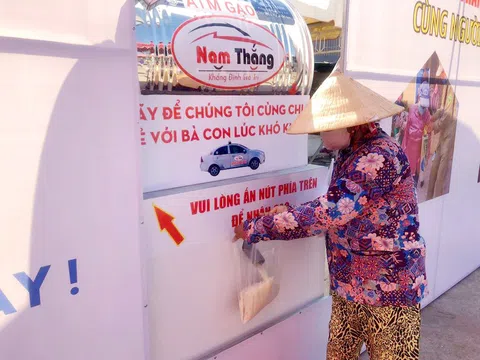 Kiên Giang: Máy 'ATM gạo' chia sẻ khó khăn, lan tỏa yêu thương giữa mùa dịch Covid-19