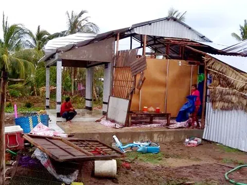 Kiên Giang: Giông lốc mạnh làm sập, tốc mái 37 căn nhà