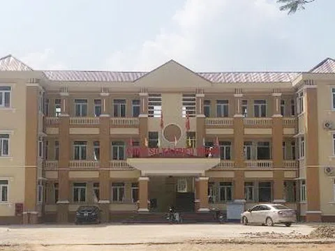 Thanh Hóa: Công sở UBND xã đóng cửa đi ăn cưới trong giờ làm việc?