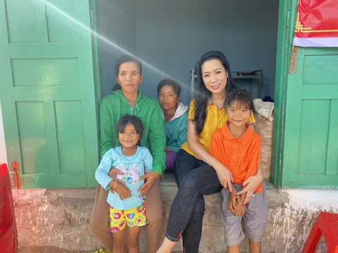NSƯT Trịnh Kim Chi trao 3 nhà tình thương dịp cuối năm tại Ninh Thuận