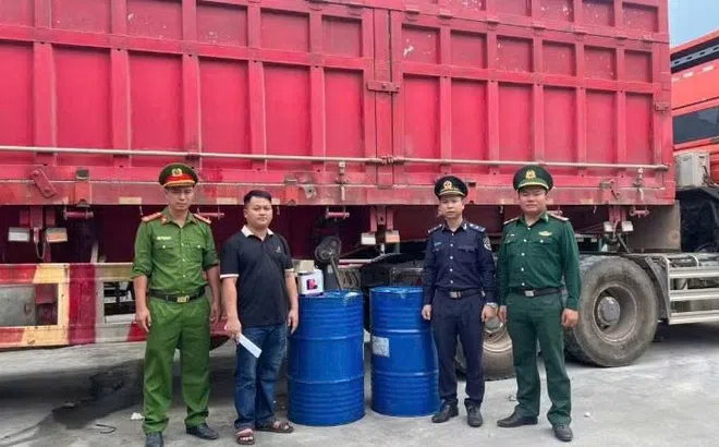 Quảng Trị: Ngăn chặn vụ vận chuyển trái phép 400 lít dầu diesel qua biên giới