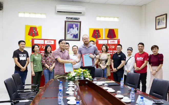 TP.HCM: FLG Việt Nam hỗ trợ  mang hình ảnh đẹp hơn đến Công an Cửa khẩu Cảng hàng không Quốc tế Tân Sơn Nhất